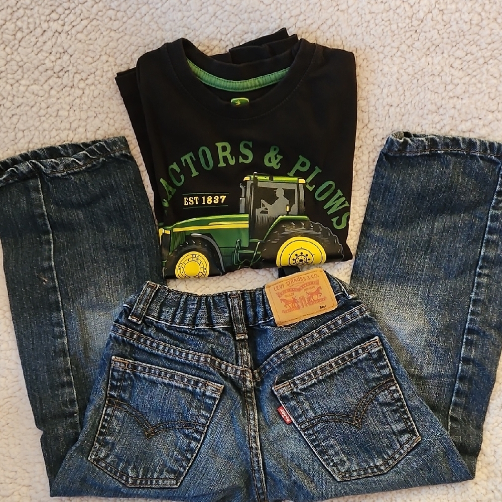 Levi's Blue Denim Jeans And John Deer Shirt. Size 5